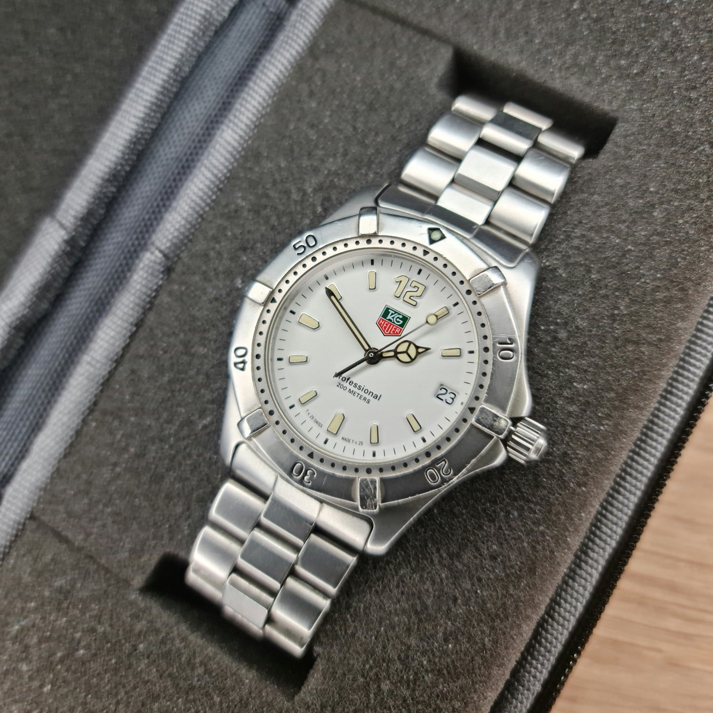 Tag Heuer 2000 Professional